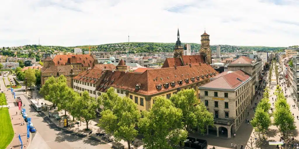 Blick auf das Stuttgarter Schloß im Sommer.